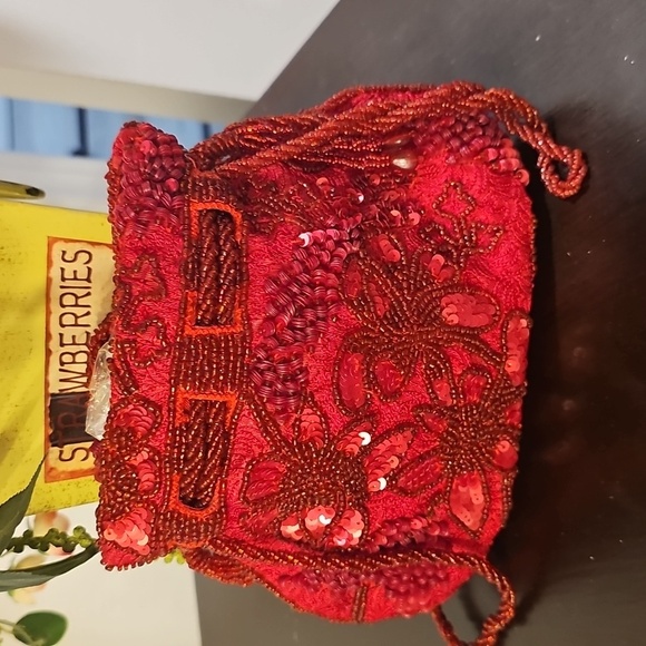 "Eyeful" Vintage Elegant Red Sequin and Beaded Party Clutch, Made in India. - Picture 10 of 13